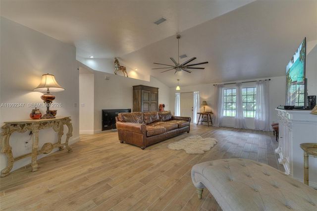 1270 Riverbend Drive, La Belle, FL 33935