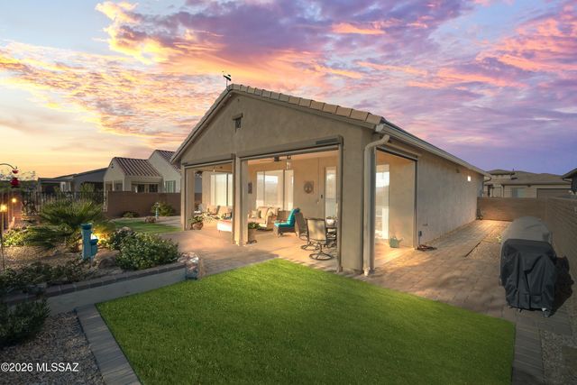 1350 E Claystone Drive, Green Valley, AZ 85614