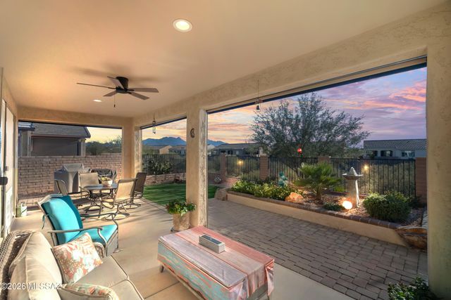 1350 E Claystone Drive, Green Valley, AZ 85614