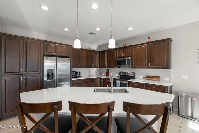 1350 E Claystone Drive, Green Valley, AZ 85614