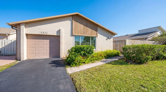 5871 Mirror Lakes Boulevard, Boynton Beach, FL 33472