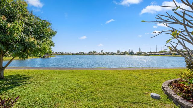 5871 Mirror Lakes Boulevard, Boynton Beach, FL 33472