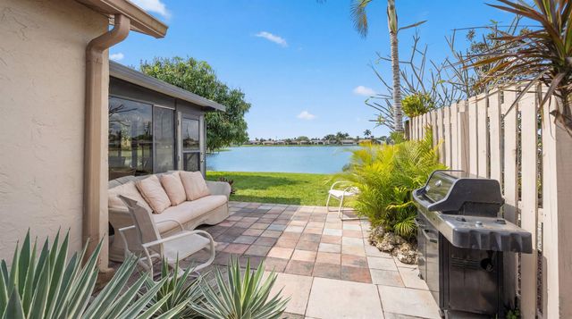 5871 Mirror Lakes Boulevard, Boynton Beach, FL 33472