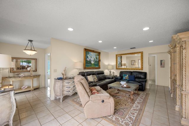 5871 Mirror Lakes Boulevard, Boynton Beach, FL 33472