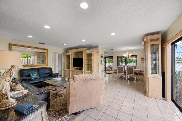 5871 Mirror Lakes Boulevard, Boynton Beach, FL 33472