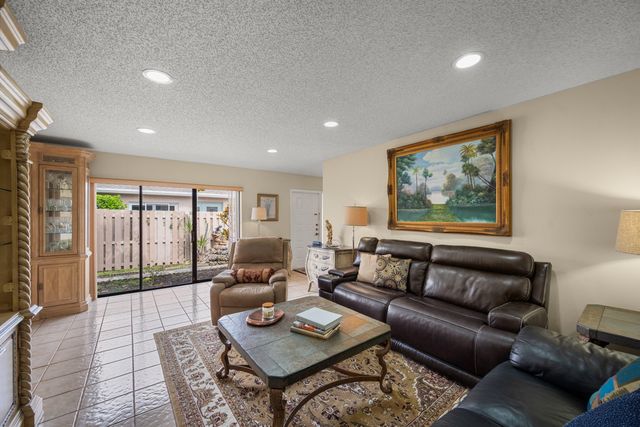 5871 Mirror Lakes Boulevard, Boynton Beach, FL 33472