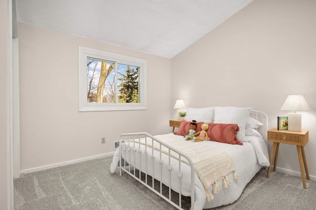 783 Berwood Avenue, Vadnais Heights, MN 55127