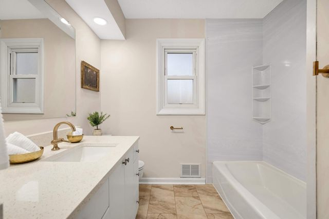 783 Berwood Avenue, Vadnais Heights, MN 55127