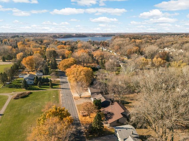 783 Berwood Avenue, Vadnais Heights, MN 55127