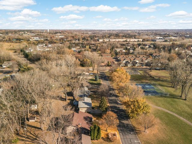 783 Berwood Avenue, Vadnais Heights, MN 55127