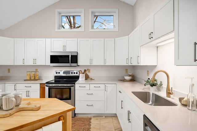 783 Berwood Avenue, Vadnais Heights, MN 55127