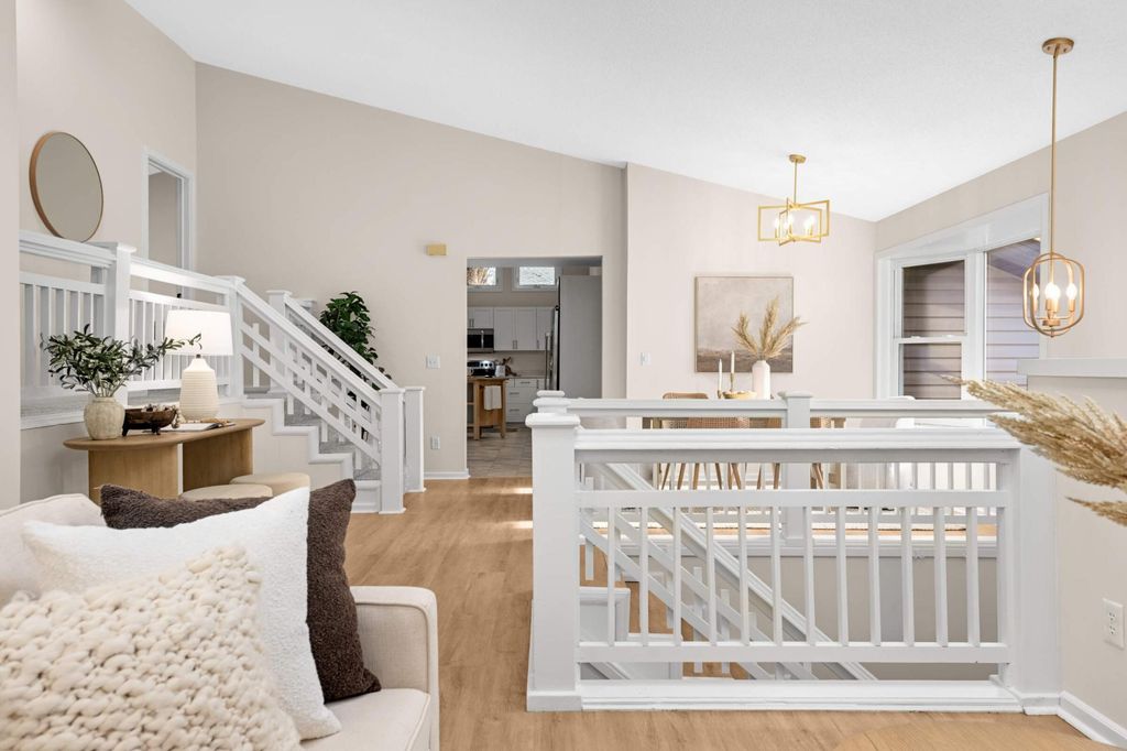 783 Berwood Avenue, Vadnais Heights, MN 55127