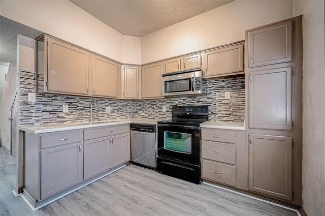 8310 Wild Rose St Street 16C, Houston, TX 77083