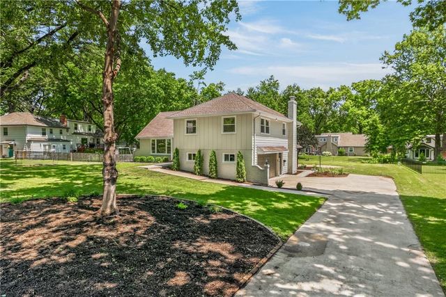 10505 Belinder Road, Leawood, KS 66206