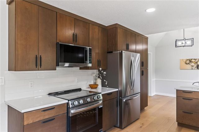 10505 Belinder Road, Leawood, KS 66206