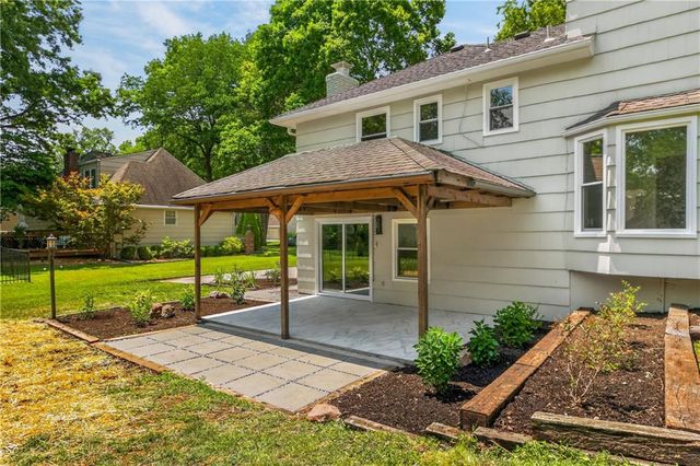 10505 Belinder Road, Leawood, KS 66206
