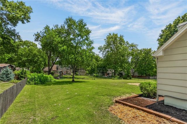 10505 Belinder Road, Leawood, KS 66206