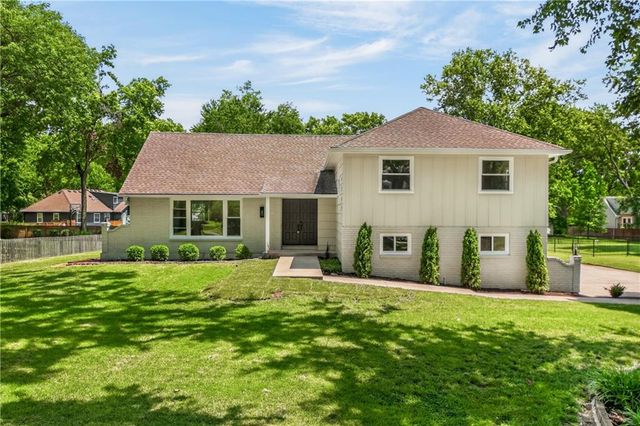 10505 Belinder Road, Leawood, KS 66206