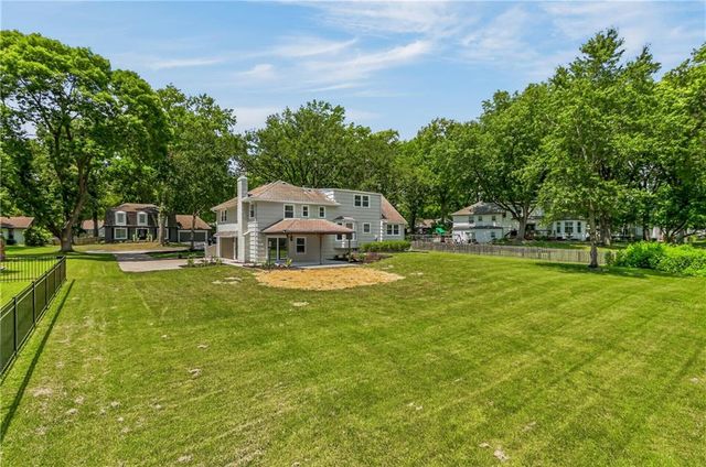 10505 Belinder Road, Leawood, KS 66206