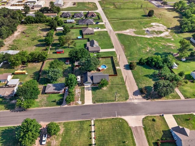 424 E Pennsylvania Avenue, Van, TX 75790