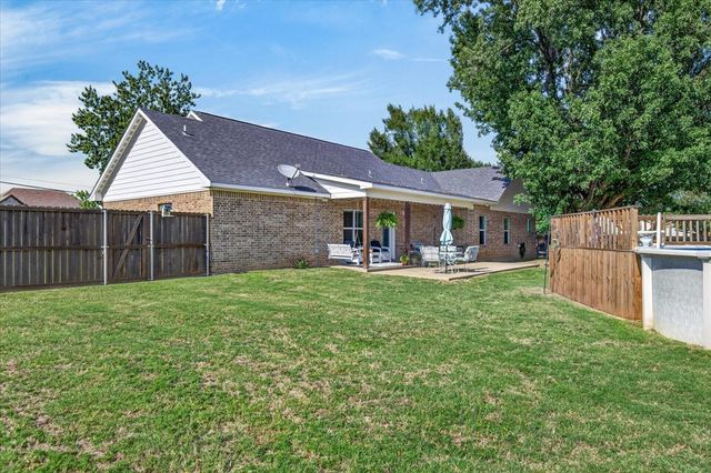 424 E Pennsylvania Avenue, Van, TX 75790