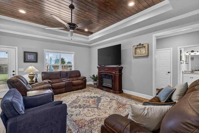 424 E Pennsylvania Avenue, Van, TX 75790