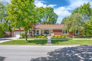 100 N Eastwood Avenue, Mount Prospect, IL 60056