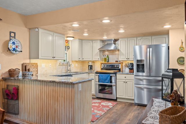 81 Lakeshore Drive, Kimberling City, MO 65686