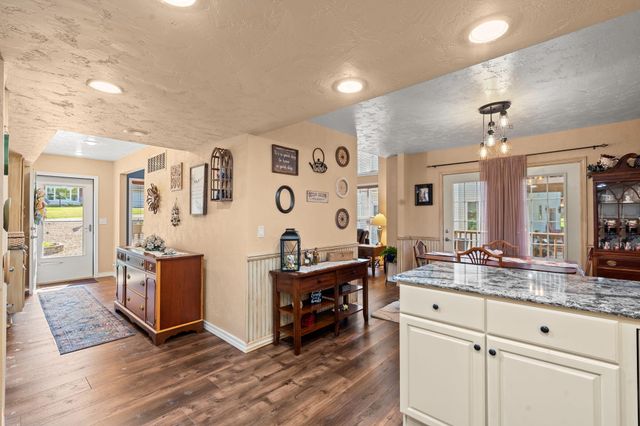 81 Lakeshore Drive, Kimberling City, MO 65686