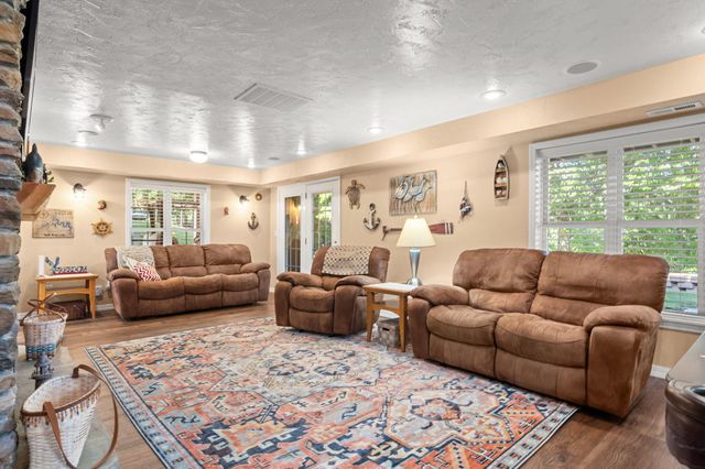 81 Lakeshore Drive, Kimberling City, MO 65686