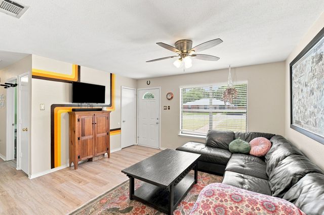 601 E Avenue F, Midlothian, TX 76065