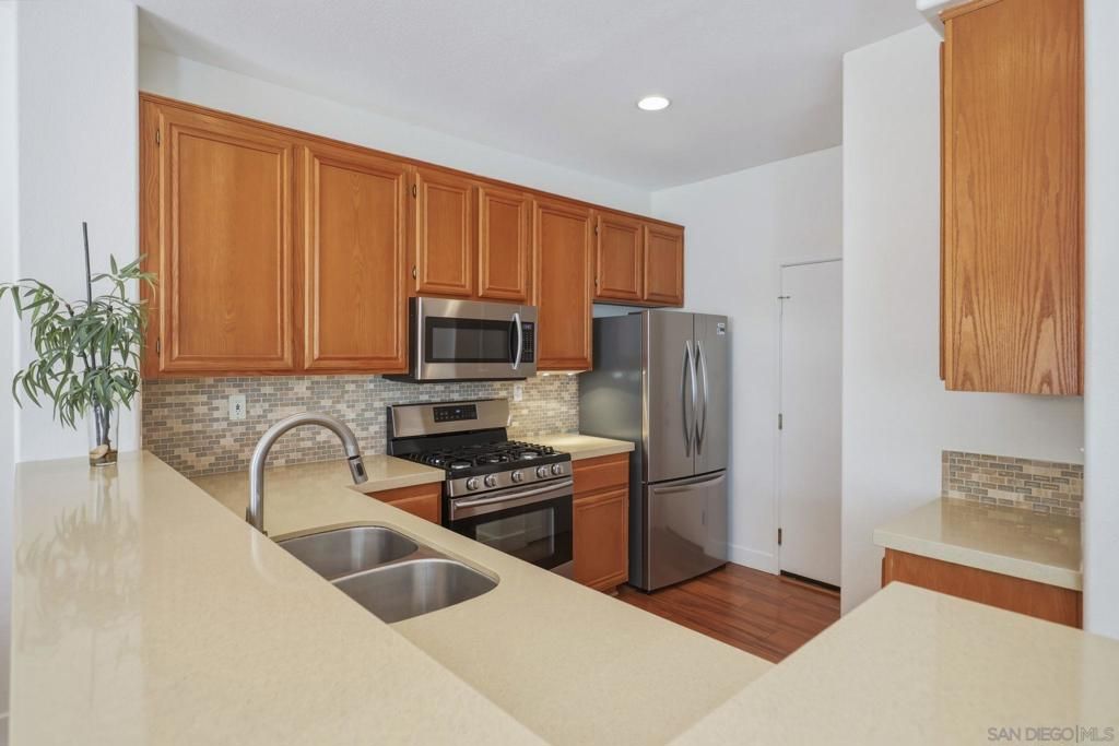 Image 2 of property listing at 9615 W Canyon 4, San Diego, CA 92123
