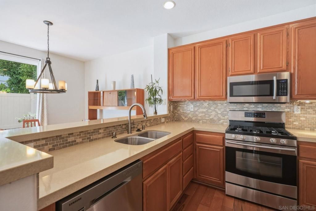 Image 3 of property listing at 9615 W Canyon 4, San Diego, CA 92123