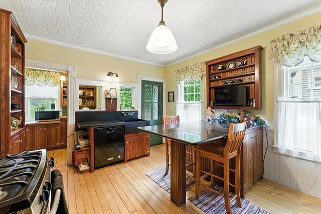 72 Firglade Ave, Springfield, MA 01108