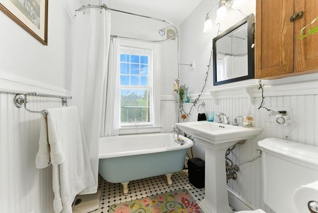 72 Firglade Ave, Springfield, MA 01108