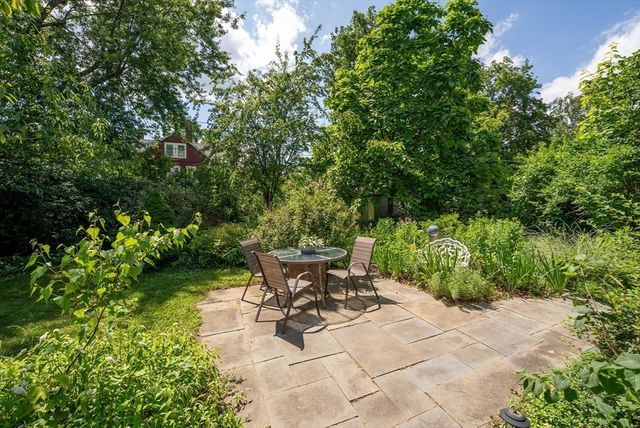72 Firglade Ave, Springfield, MA 01108