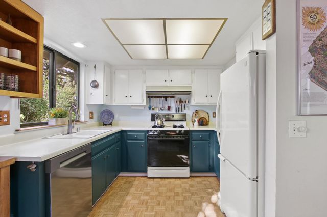 2406 Overhill Ln, Davis, CA 95616