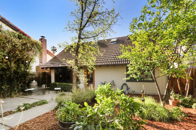 2406 Overhill Ln, Davis, CA 95616