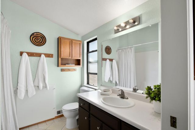 2406 Overhill Ln, Davis, CA 95616