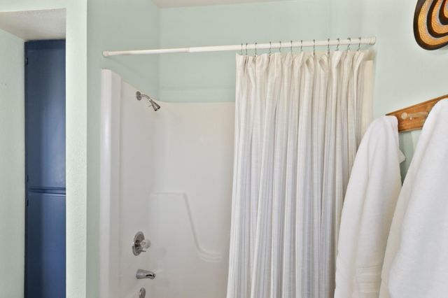 2406 Overhill Ln, Davis, CA 95616