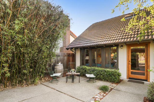 2406 Overhill Ln, Davis, CA 95616