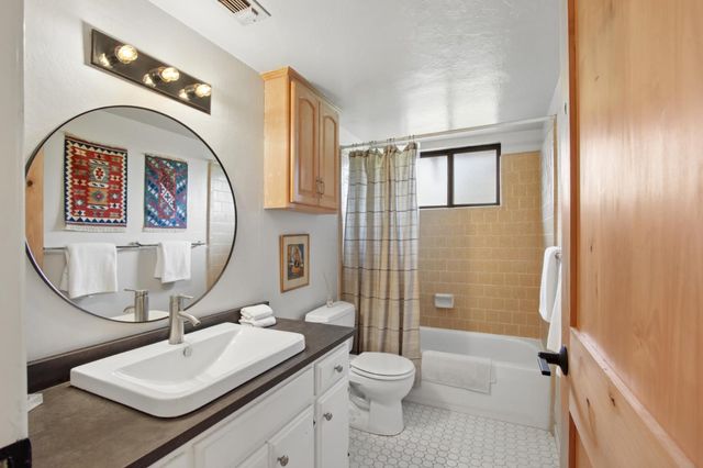 2406 Overhill Ln, Davis, CA 95616