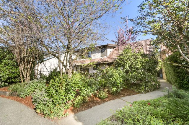 2406 Overhill Ln, Davis, CA 95616