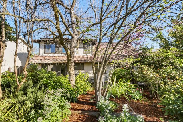 2406 Overhill Ln, Davis, CA 95616