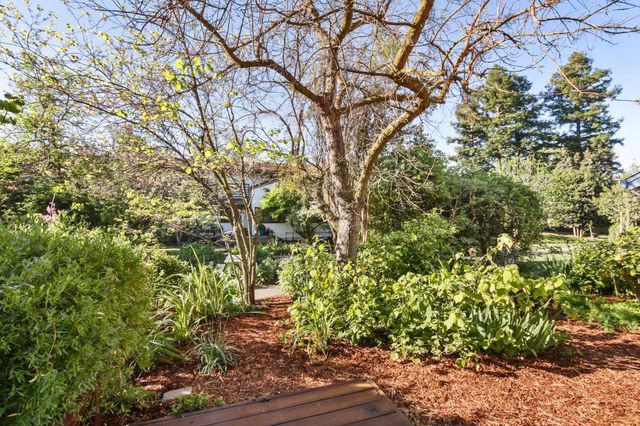 2406 Overhill Ln, Davis, CA 95616