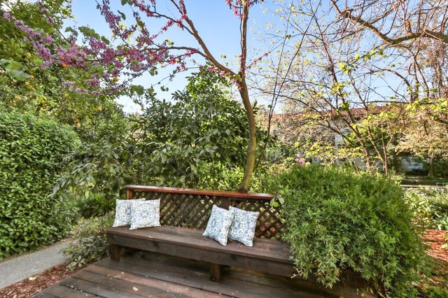 2406 Overhill Ln, Davis, CA 95616