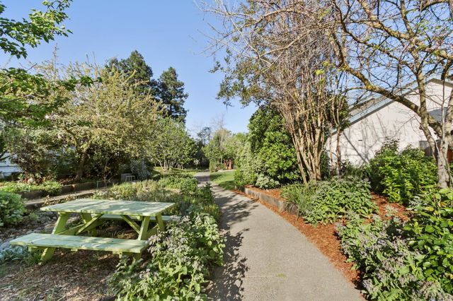 2406 Overhill Ln, Davis, CA 95616