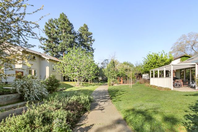 2406 Overhill Ln, Davis, CA 95616