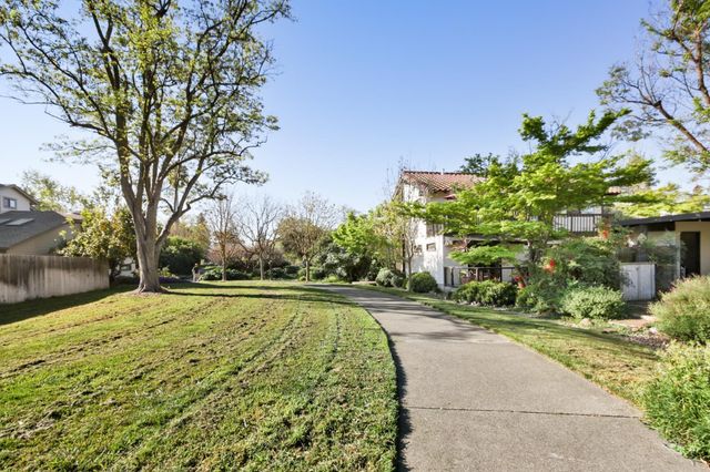 2406 Overhill Ln, Davis, CA 95616
