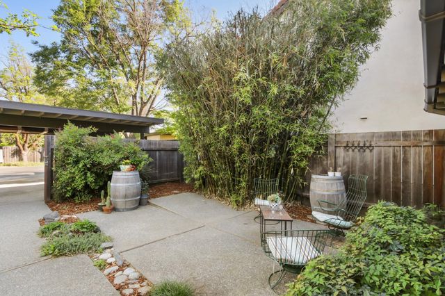 2406 Overhill Ln, Davis, CA 95616